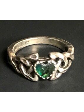 Vtg Sterling Silver Celtic Knotwork Ring Green heart Shaped Stone Sz 5 Signed